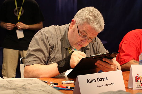 Alan Davis - Auteur