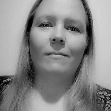 Trish Forstner - Auteur