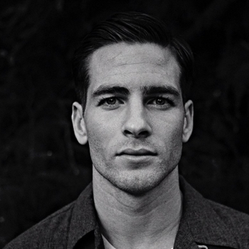 Zach Shields - Auteur