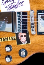 Une guitare relookée par Stan Lee aux enchères