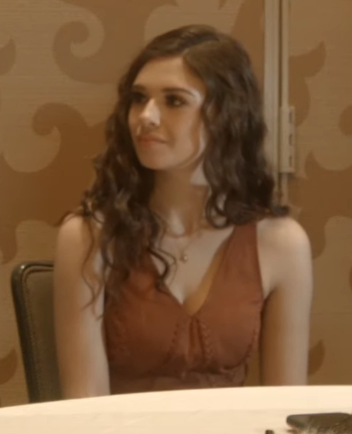 Nicole Maines - Auteur