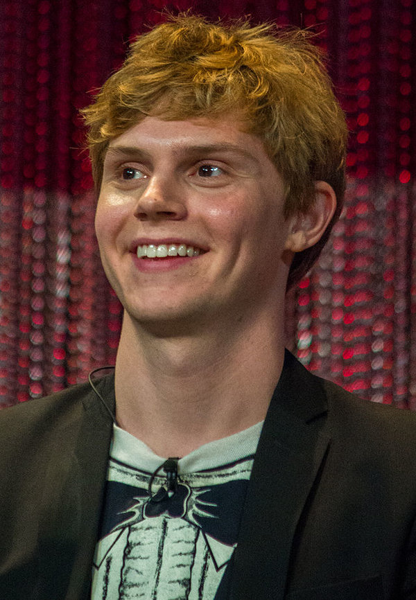 Evan Peters - Auteur