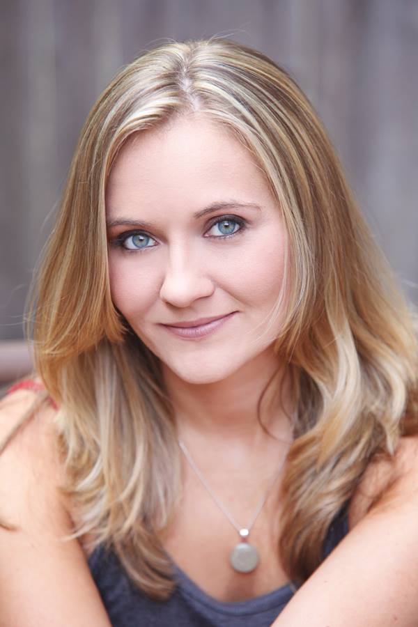 Katana Collins - Auteur