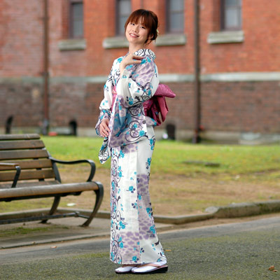 Megumi Hazuki - Auteur