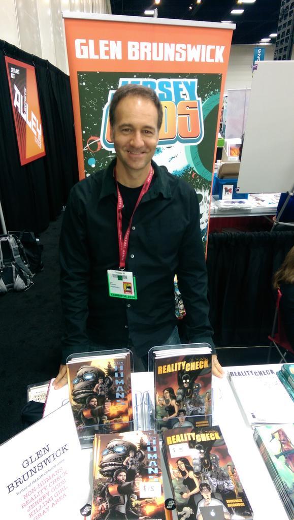 Glen Brunswick - Auteur