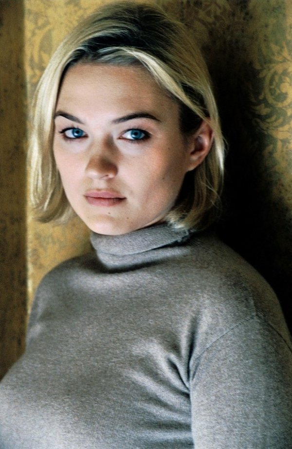 Sophia Myles - Auteur