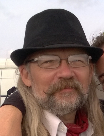 Tom Brown - Auteur