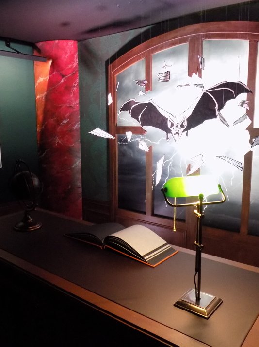 Le bureau de l'Inspecteur Gordon, James de son prénom