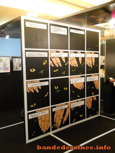 (10) Deux salles entièrement consacrée à Andreas. Le flux de visiteurs était si important le dimanche qu'il a fallu mettre en place un système de file d'attente