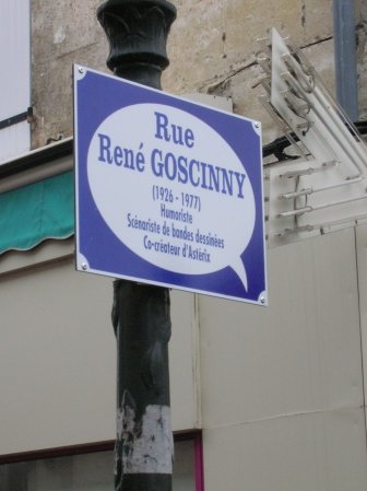 La plaque vient d'être dévoilée