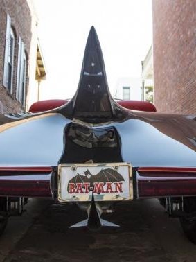 3 - La toute première Batmobile vendue pour 137 000 dollars