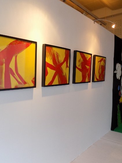 Au premier plan, un quadriptyque de intitulé "Il n'est pas frais mon poisson ?"