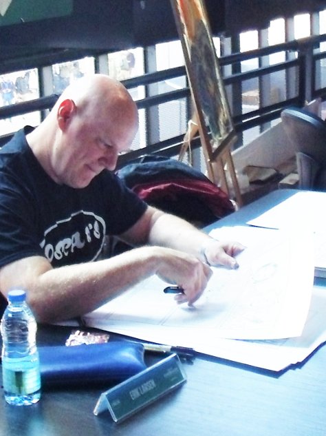 Erik Larsen en personne se livrait à quelques commissions pour les fans de son Savage Dragon